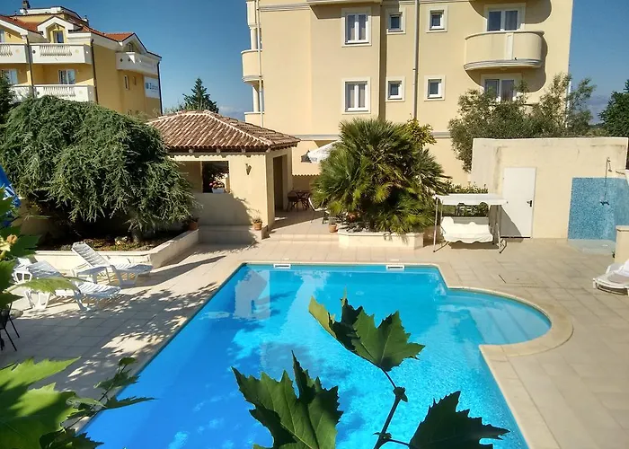 Aparthotel Lekavski 3*